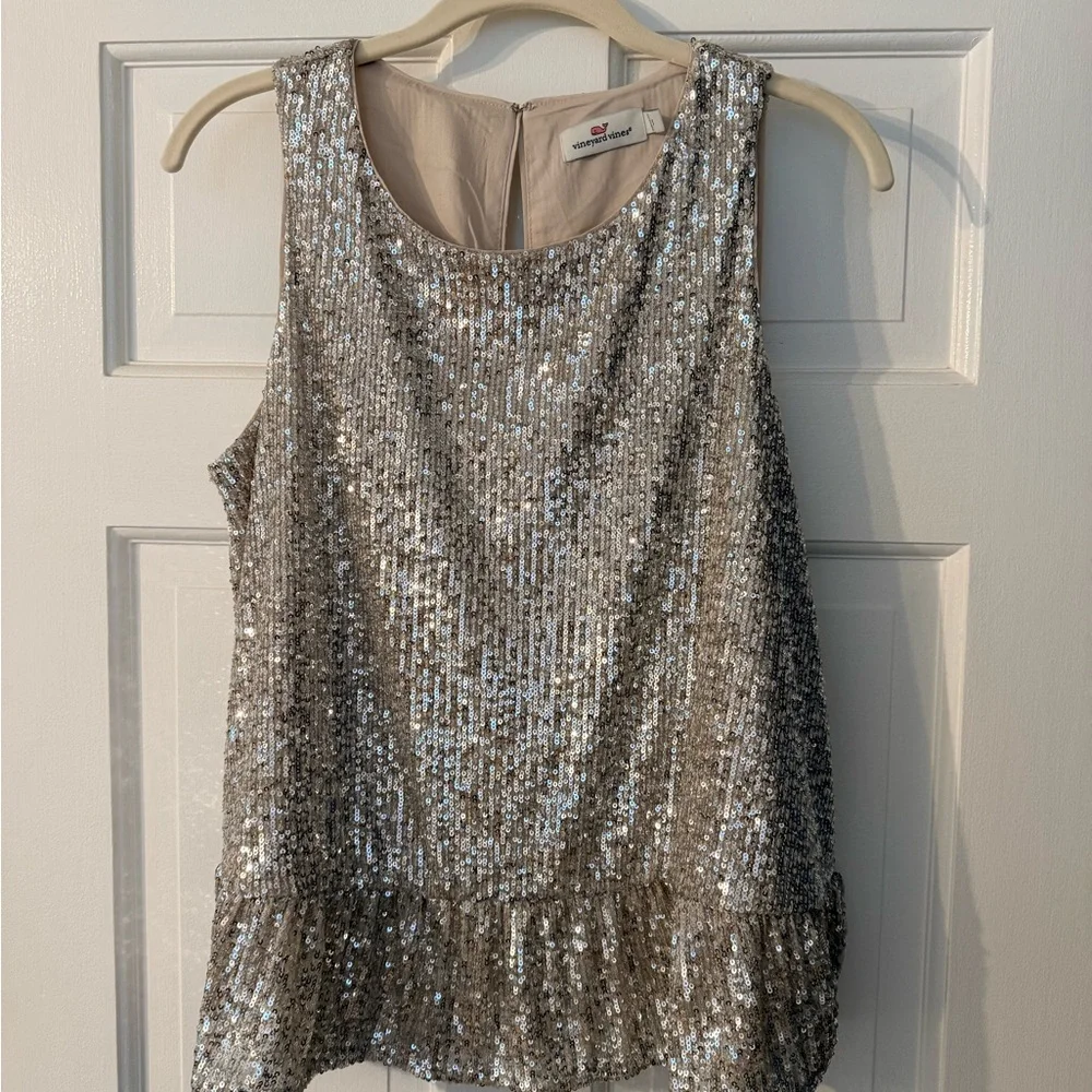 NWOT Vineyard Vines Silver Sequin Peplum Top! ✨ - Picture 4 of 5
